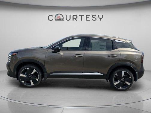 Canyon Bronze M 2026 Nissan Kicks SR