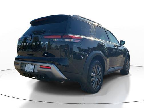 2025 Nissan Pathfinder SL FWD