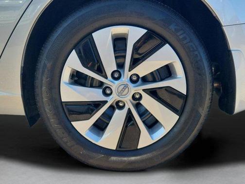 Brilliant Silver Metallic 2024 Nissan Altima 2.5 S