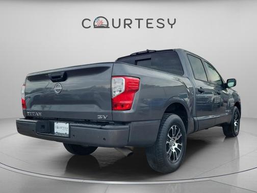2023 Nissan Titan SV