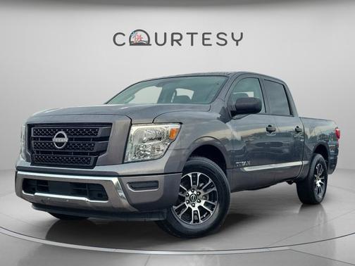 2023 Nissan Titan SV