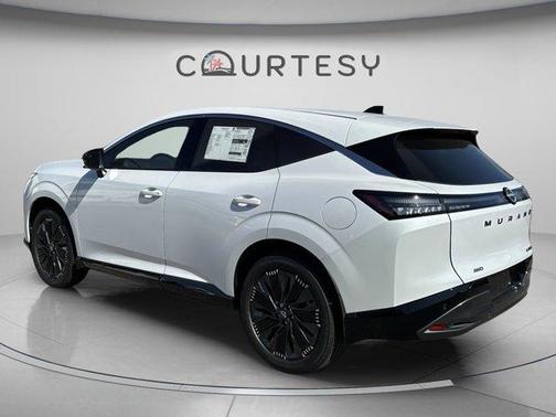 Everest White P 2026 Nissan Murano Platinum
