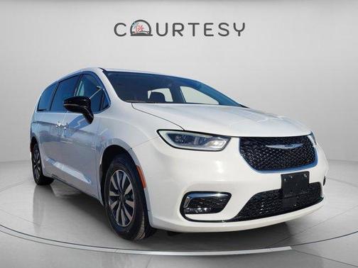 2024 Chrysler Pacifica Hybrid Select