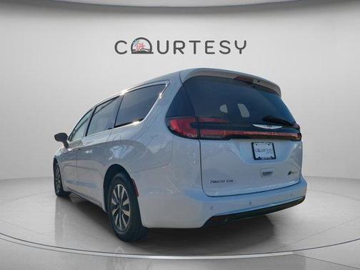 2024 Chrysler Pacifica Hybrid Select