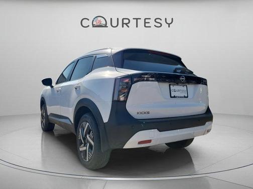 Fresh Powder 2026 Nissan Kicks SV