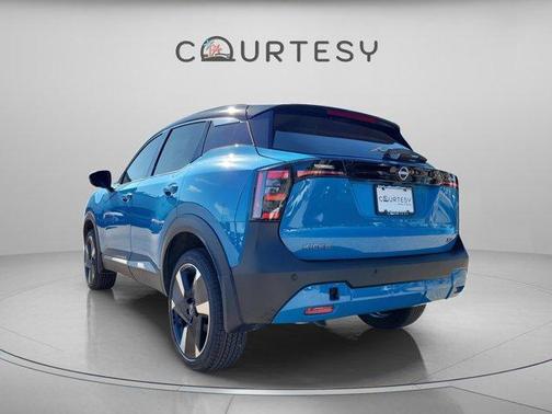 2t Ice Blk Roof 2026 Nissan Kicks SR