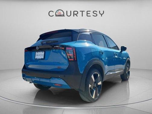 2t Ice Blk Roof 2026 Nissan Kicks SR