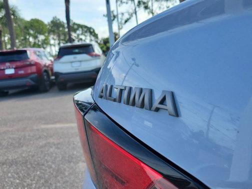 2023 Nissan Altima SR FWD