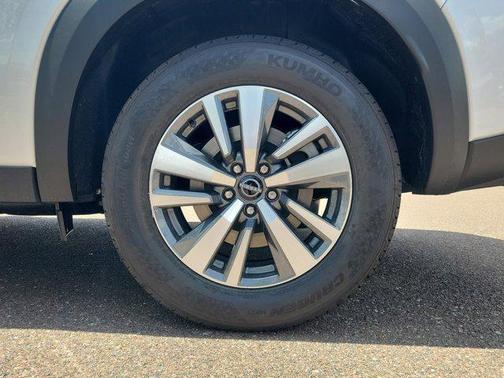 2025 Nissan Pathfinder SL FWD