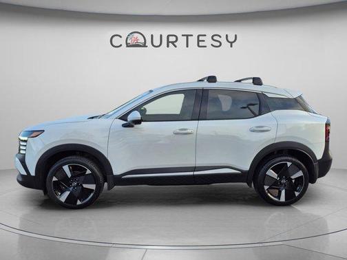 Aspen White Tri 2025 Nissan Kicks SR