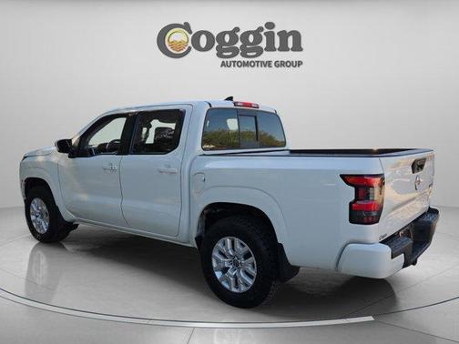 Glacier White 2022 Nissan Frontier SV