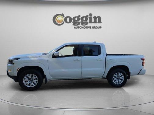 Glacier White 2022 Nissan Frontier SV