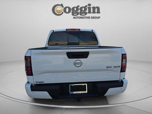 Glacier White 2022 Nissan Frontier SV