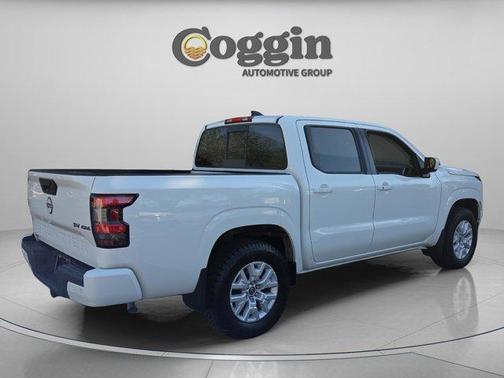 Glacier White 2022 Nissan Frontier SV