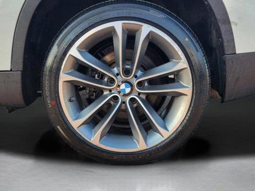 Alpine White 2015 BMW X1 sDrive28i