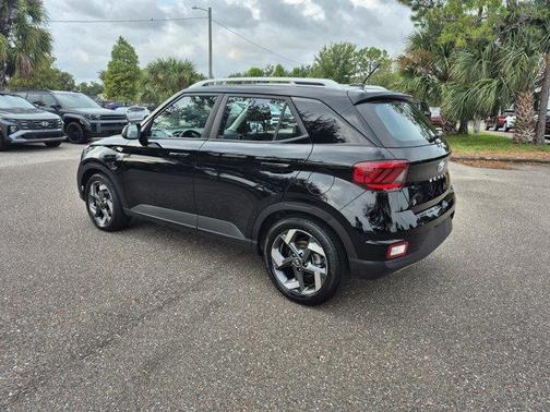 Onyx Black 2023 Hyundai VENUE SEL
