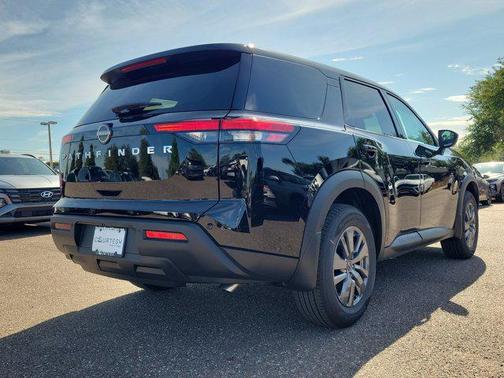 2025 Nissan Pathfinder S FWD
