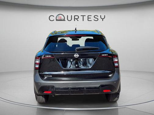 Super Black 2026 Nissan Kicks SV
