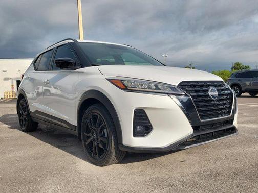 2022 Nissan Kicks SR