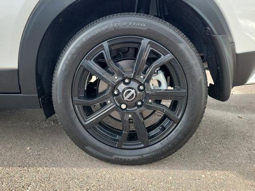 2022 Nissan Kicks SR
