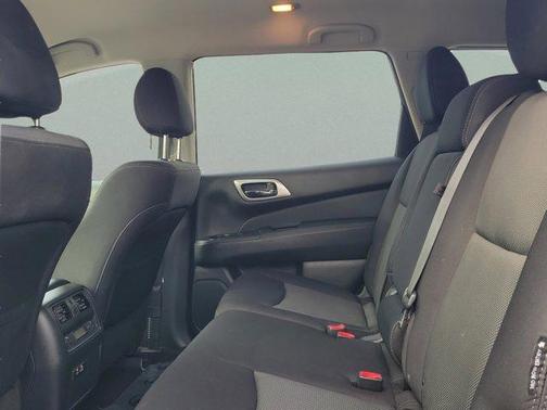 2020 Nissan Pathfinder SV