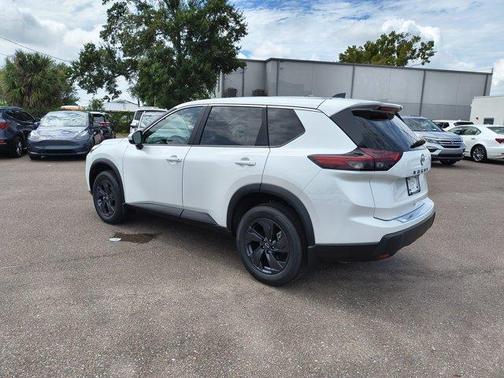 Everest White P 2026 Nissan Rogue SV
