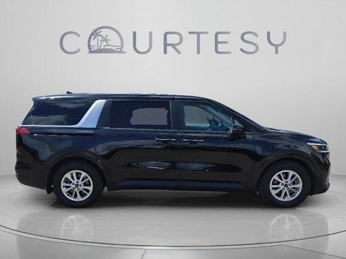 Aurora Black Pearl 2023 Kia Carnival LX