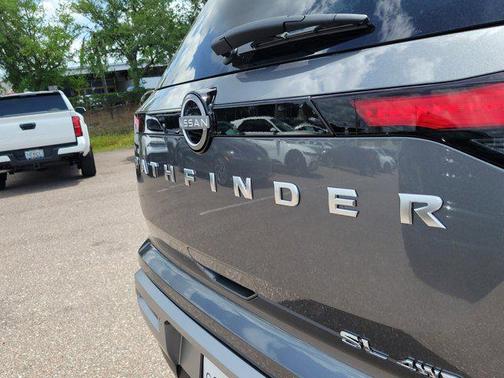 2025 Nissan Pathfinder SL 4WD