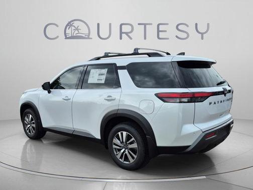 Everest White P 2026 Nissan Pathfinder SL