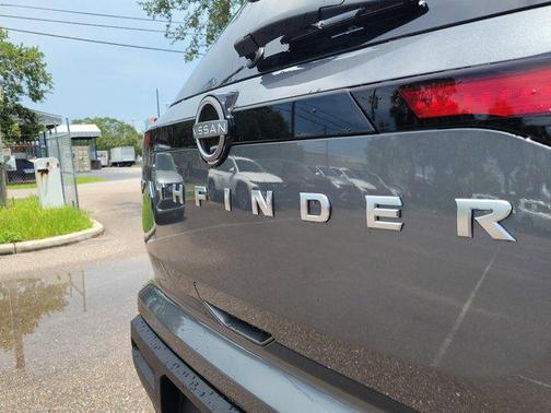 2025 Nissan Pathfinder S FWD