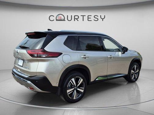 Brilliant Silver / Black 2021 Nissan Rogue Platinum