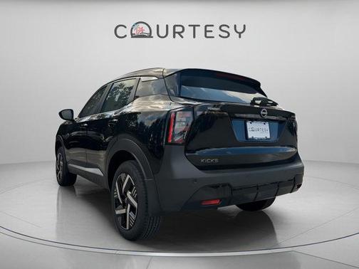 Super Black 2026 Nissan Kicks SV
