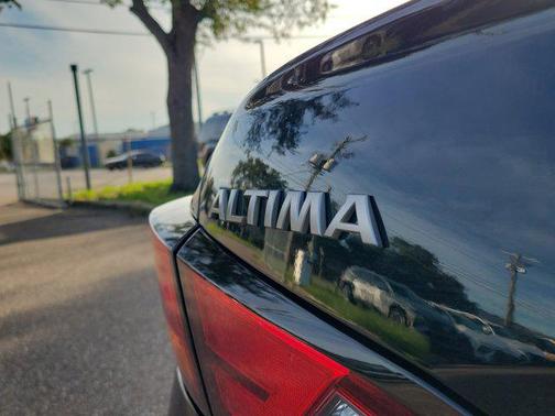 2023 Nissan Altima SR FWD