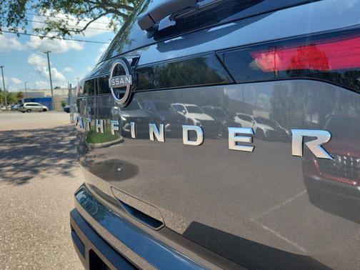 2025 Nissan Pathfinder SV FWD