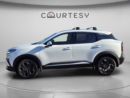 Aspen White Tri 2025 Nissan Kicks SR
