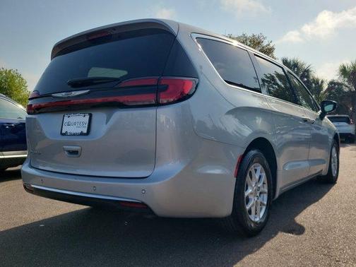 Silver Mist Clearcoat 2024 Chrysler Pacifica Touring-L