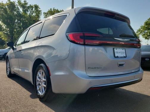 Silver Mist Clearcoat 2024 Chrysler Pacifica Touring-L