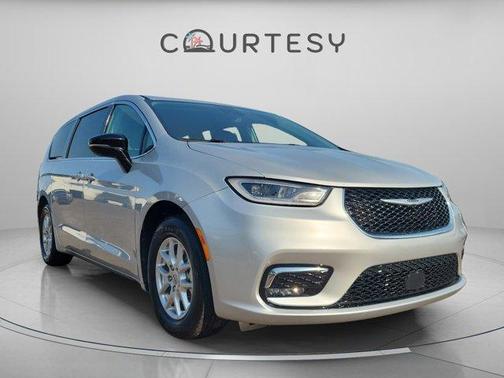 Silver Mist Clearcoat 2024 Chrysler Pacifica Touring-L