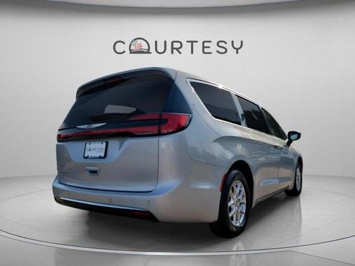 Silver Mist Clearcoat 2024 Chrysler Pacifica Touring-L