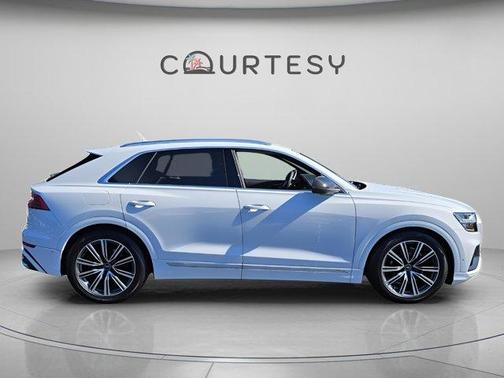 2022 Audi SQ8 4.0T quattro Premium Plus