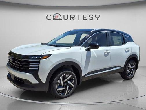 Aspen White Tricoat 2026 Nissan Kicks SV