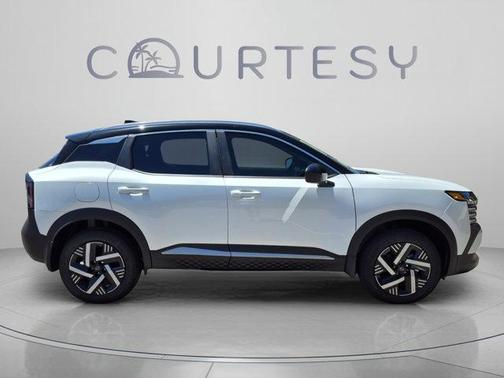 Aspen White Tricoat 2026 Nissan Kicks SV