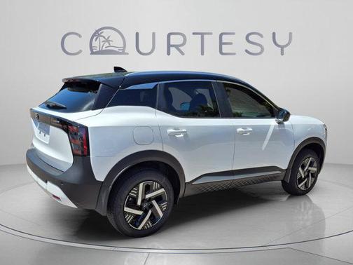 Aspen White Tricoat 2026 Nissan Kicks SV