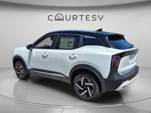 Aspen White Tricoat 2026 Nissan Kicks SV
