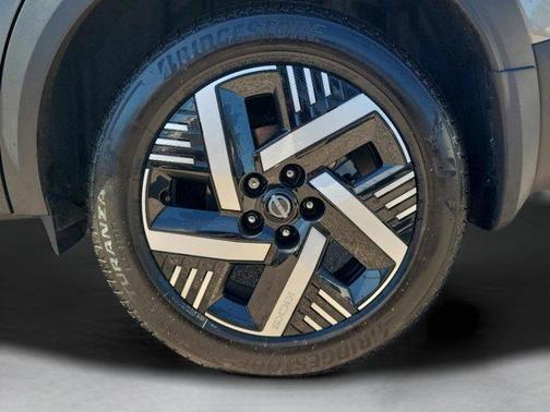 Gun Metallic 2025 Nissan Kicks SV