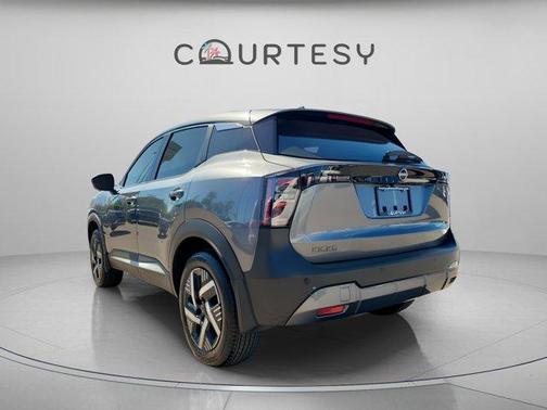 Gun Metallic 2025 Nissan Kicks SV