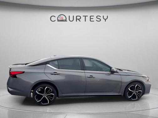 Gun Metallic 2023 Nissan Altima 2.5 SR