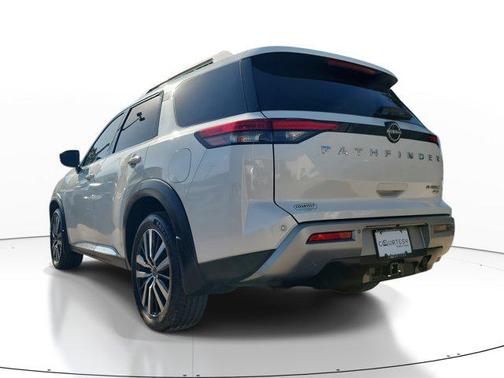 2022 Nissan Pathfinder Platinum 4WD
