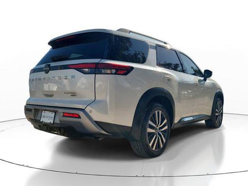 2022 Nissan Pathfinder Platinum 4WD
