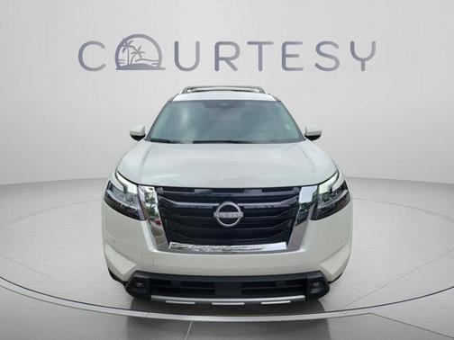 White 2023 Nissan Pathfinder SL